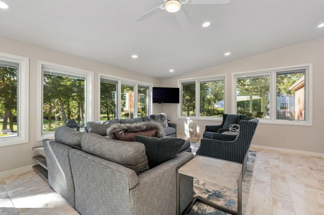 301 22nd Street NW, Austin, MN 55912