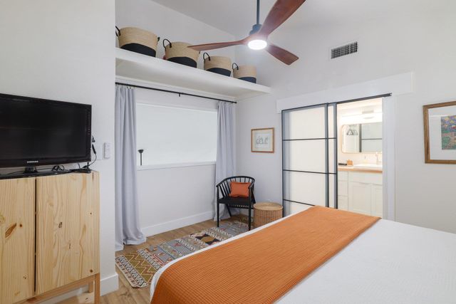 1818 S Lakeshore BLVD 25, Austin, TX 78741