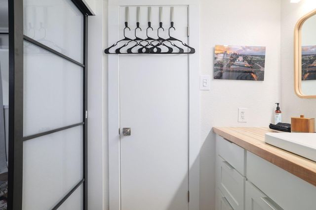 1818 S Lakeshore BLVD 25, Austin, TX 78741
