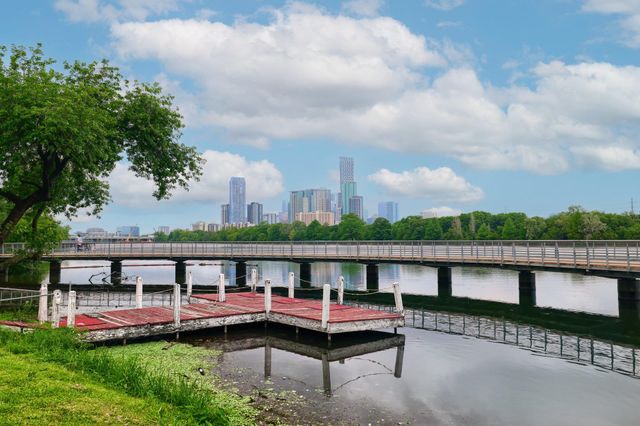 1818 S Lakeshore BLVD 25, Austin, TX 78741