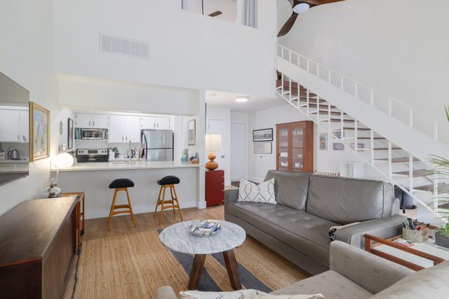 1818 S Lakeshore BLVD 25, Austin, TX 78741