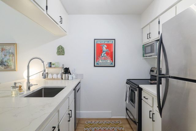 1818 S Lakeshore BLVD 25, Austin, TX 78741