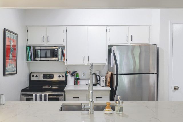 1818 S Lakeshore BLVD 25, Austin, TX 78741