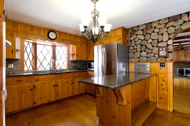 538 Mckinstry Ave, Chicopee, MA 01013