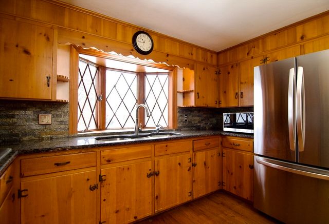 538 Mckinstry Ave, Chicopee, MA 01013