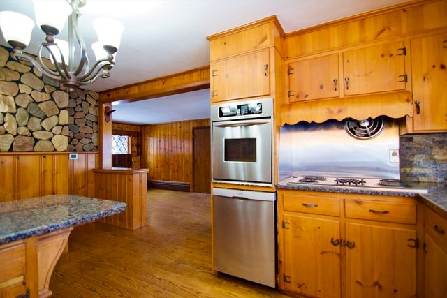 538 Mckinstry Ave, Chicopee, MA 01013