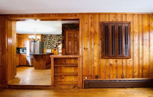 538 Mckinstry Ave, Chicopee, MA 01013