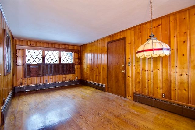 538 Mckinstry Ave, Chicopee, MA 01013