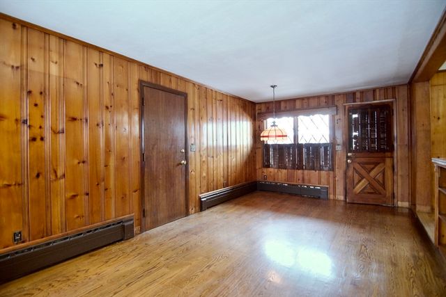 538 Mckinstry Ave, Chicopee, MA 01013