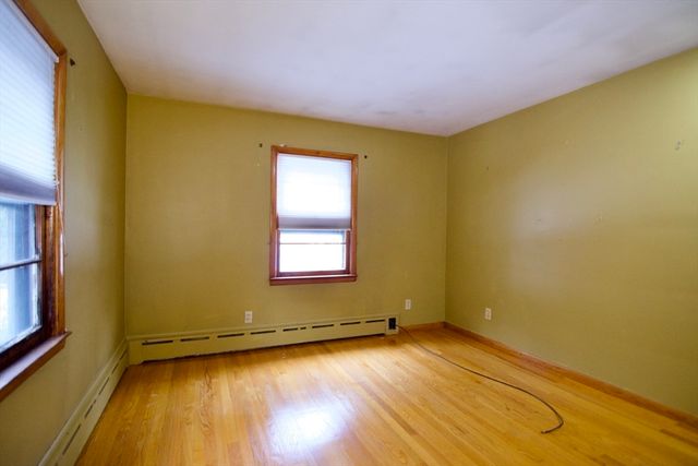 538 Mckinstry Ave, Chicopee, MA 01013