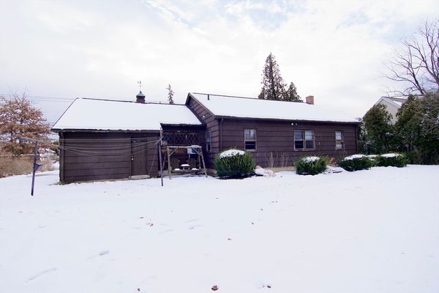 538 Mckinstry Ave, Chicopee, MA 01013