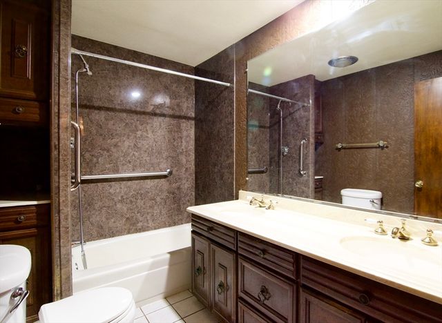 538 Mckinstry Ave, Chicopee, MA 01013