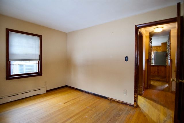 538 Mckinstry Ave, Chicopee, MA 01013