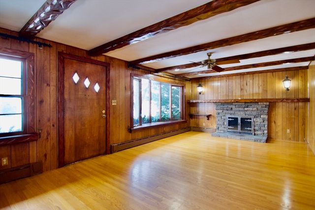 538 Mckinstry Ave, Chicopee, MA 01013