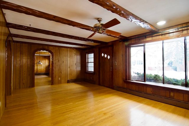 538 Mckinstry Ave, Chicopee, MA 01013