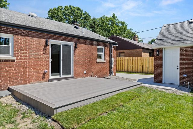 8918 Parkside Avenue, Morton Grove, IL 60053