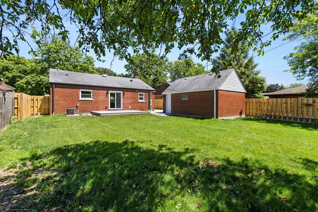 8918 Parkside Avenue, Morton Grove, IL 60053