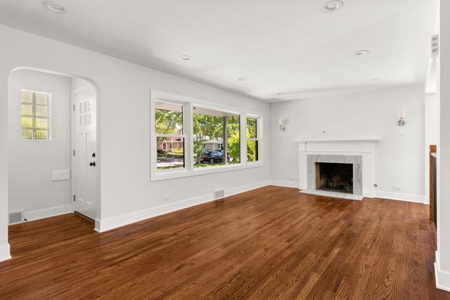 8918 Parkside Avenue, Morton Grove, IL 60053