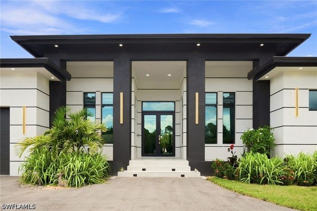 499 Golden Gate BLVD E, Naples, FL 34120