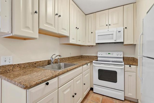 288 Camino Al Lago, Atherton, CA 94027