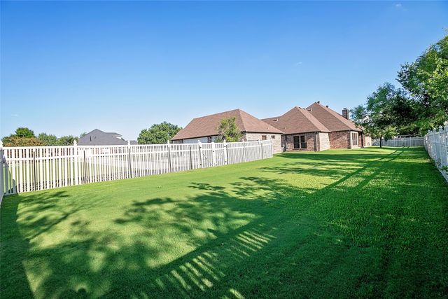 1702 High Point Drive, Pilot Point, TX 76258