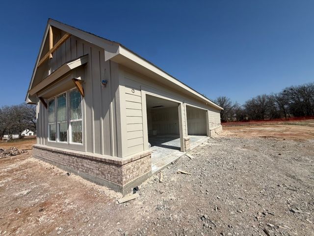 156 Oak Grove Way, Springtown, TX 76082