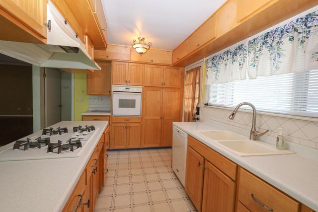 316 2nd Avenue SE, Pine Island, MN 55963