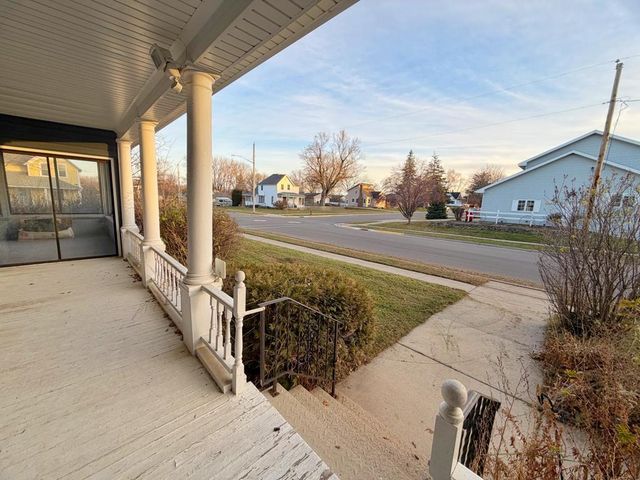 316 2nd Avenue SE, Pine Island, MN 55963