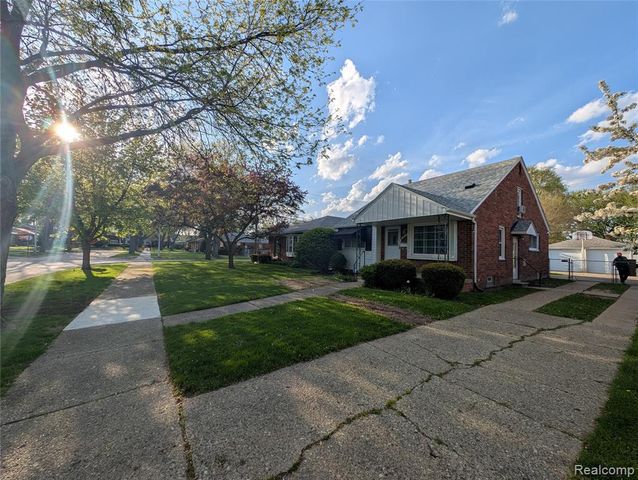 20211 Beaufait Street, Harper Woods, MI 48225