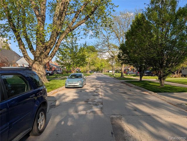 20211 Beaufait Street, Harper Woods, MI 48225