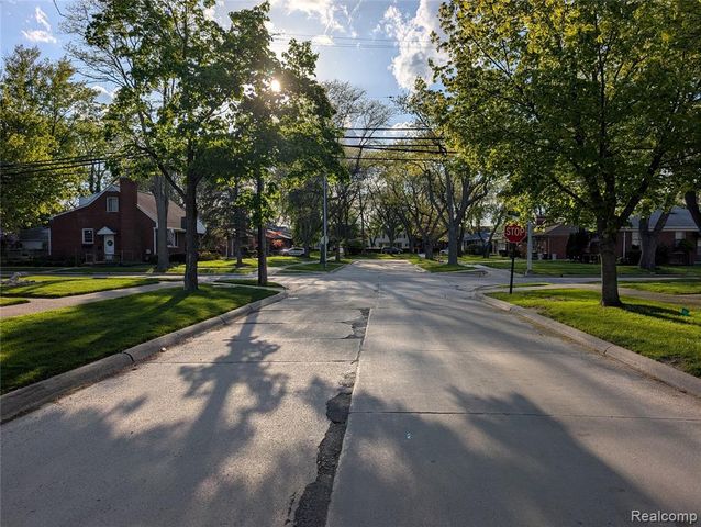 20211 Beaufait Street, Harper Woods, MI 48225