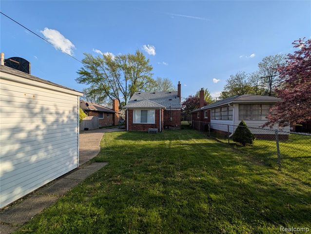 20211 Beaufait Street, Harper Woods, MI 48225