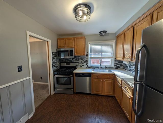 20211 Beaufait Street, Harper Woods, MI 48225