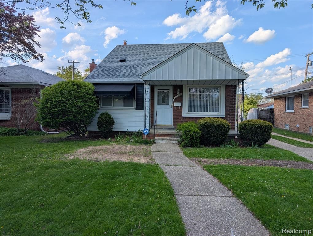 20211 Beaufait Street, Harper Woods, MI 48225