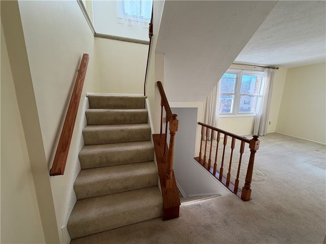 216 Quail Run Rd, Peters Twp, PA 15367