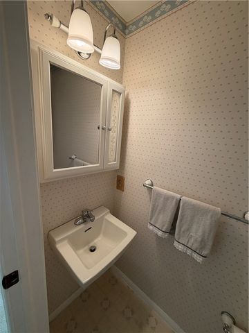 216 Quail Run Rd, Peters Twp, PA 15367