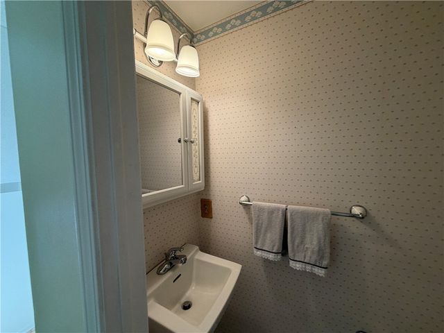 216 Quail Run Rd, Peters Twp, PA 15367