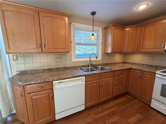 216 Quail Run Rd, Peters Twp, PA 15367