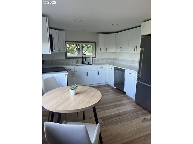 1390 WASHINGTON Ave, Coos Bay, OR 97420