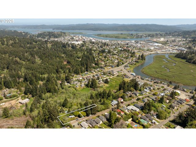 1390 WASHINGTON Ave, Coos Bay, OR 97420