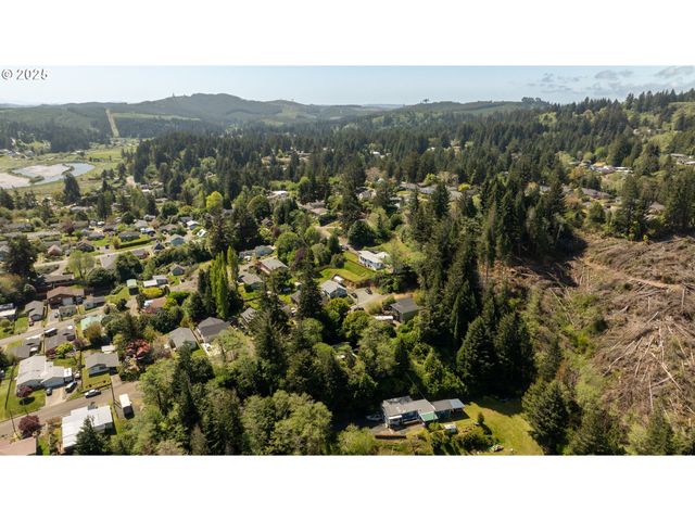1390 WASHINGTON Ave, Coos Bay, OR 97420