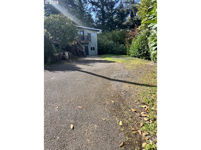 1390 WASHINGTON Ave, Coos Bay, OR 97420