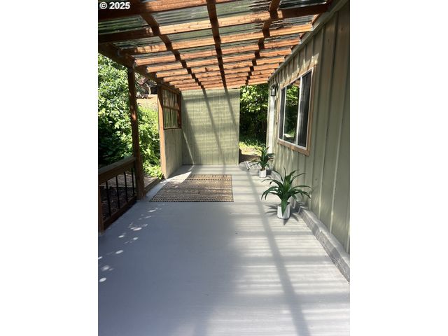 1390 WASHINGTON Ave, Coos Bay, OR 97420