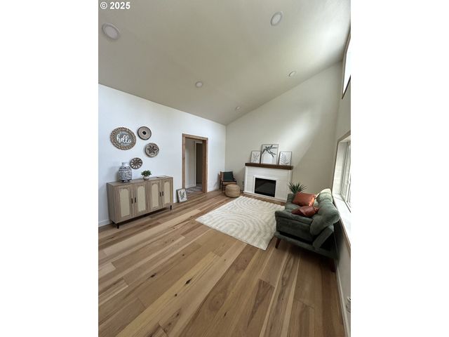 1390 WASHINGTON Ave, Coos Bay, OR 97420