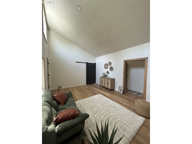 1390 WASHINGTON Ave, Coos Bay, OR 97420