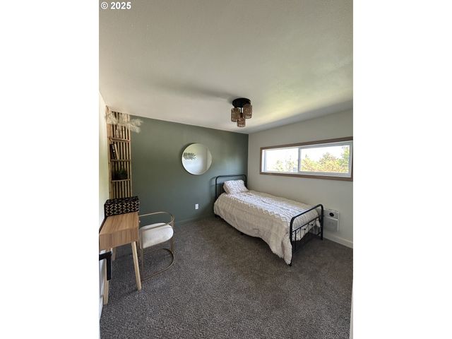 1390 WASHINGTON Ave, Coos Bay, OR 97420