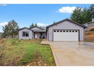 320 PROVIDENCE Dr, Reedsport, OR 97467