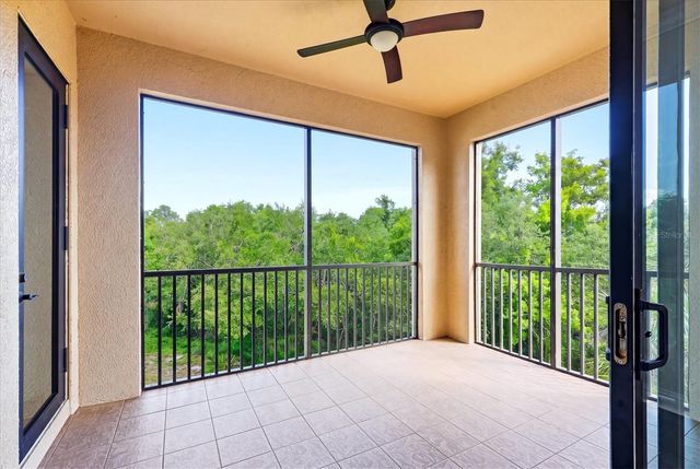 7612 LAKE VISTA COURT 308, Lakewood Ranch, FL 34202