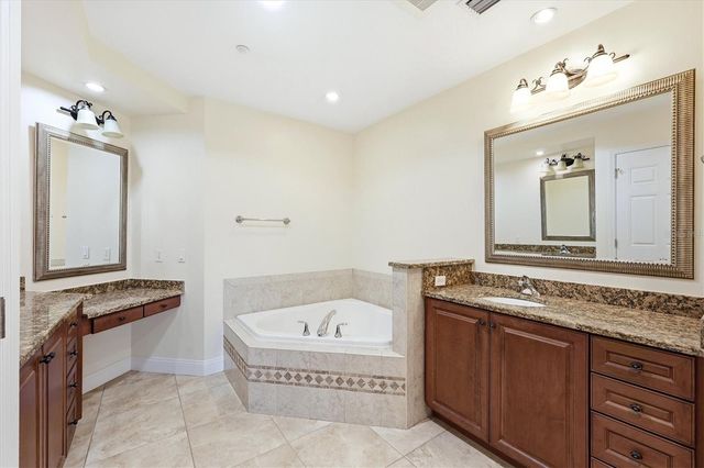 7612 LAKE VISTA COURT 308, Lakewood Ranch, FL 34202