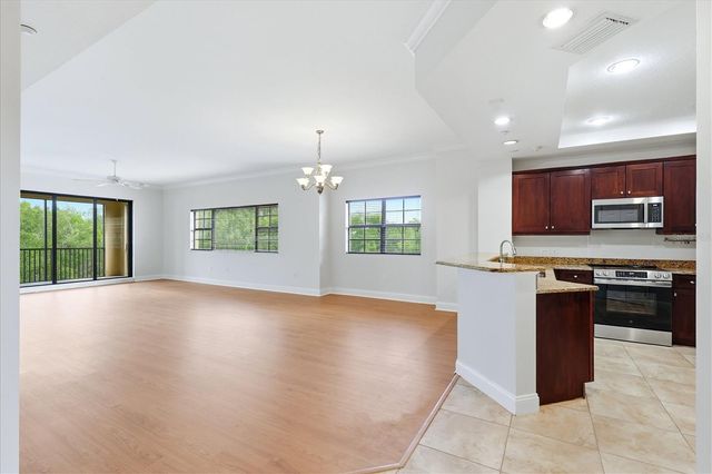 7612 LAKE VISTA COURT 308, Lakewood Ranch, FL 34202